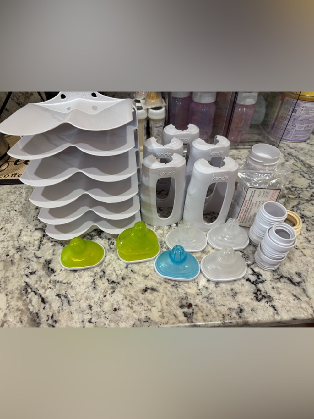 Kiinde Twist Bottle System, Attachments, and Foodii Feeding System Starter Kit
